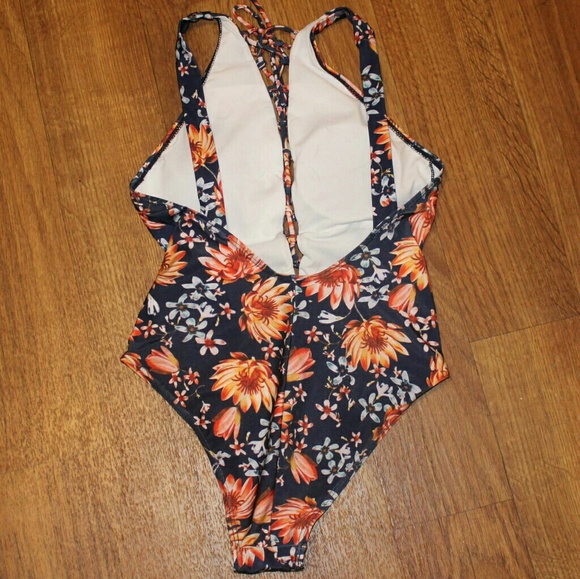 Cute One Piece Bathing Suit New - Picture 4 of 4